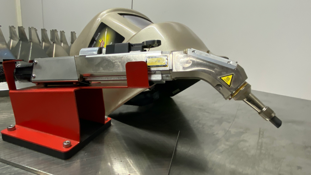 ハンディーファイバーレーザー溶接機(FLW300MT)