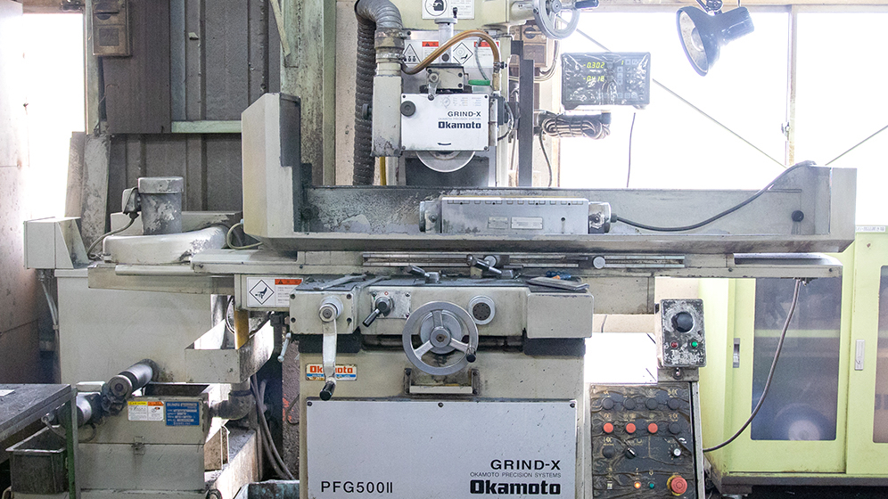 520m/m×180m/m平面研磨機